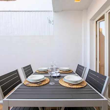 Wonderful Duplex W Private Patio & Ac By Lovelystay Apartamento Oporto