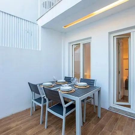 Wonderful Duplex W Private Patio & Ac By Lovelystay Apartment Porto