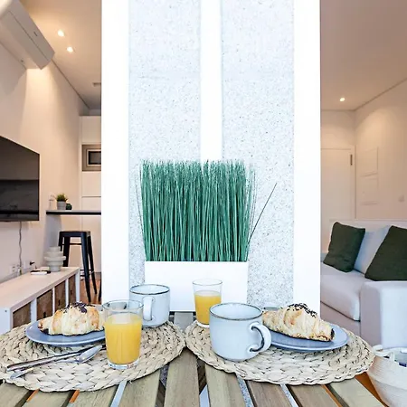 Wonderful Duplex W Private Patio & Ac By Lovelystay Porto