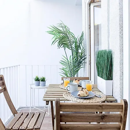 Wonderful Duplex W Private Patio & Ac By Lovelystay * Porto
