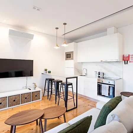 Wonderful Duplex W Private Patio & Ac By Lovelystay * Porto
