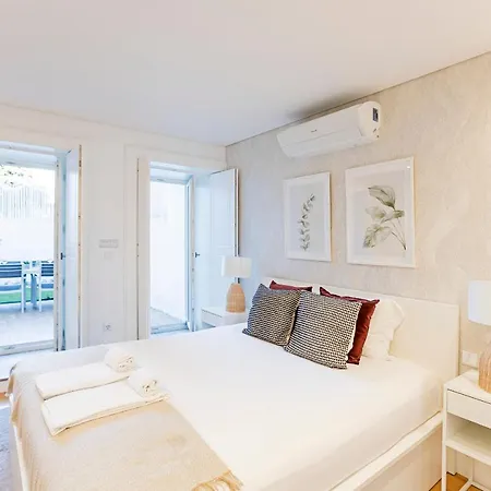 Wonderful Duplex W Private Patio & Ac By Lovelystay * Porto