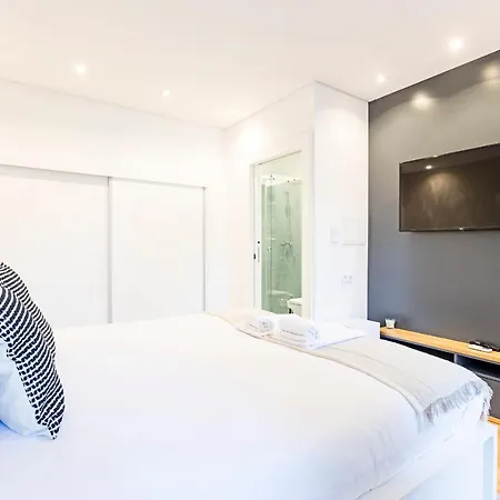 Wonderful Duplex W Private Patio & Ac By Lovelystay Porto